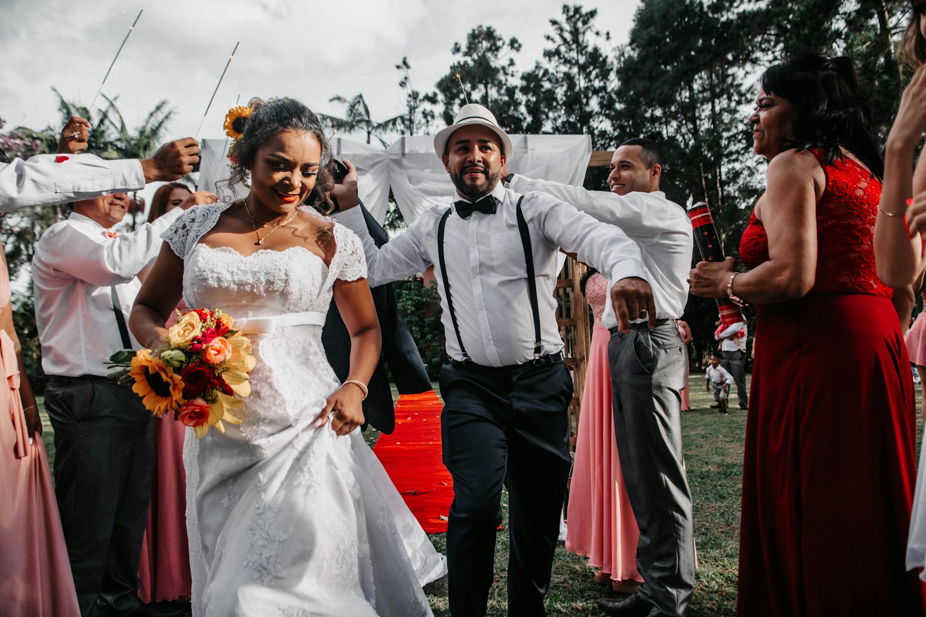 10 Photo Booth Ideas That Wow Wedding Guests in Denver