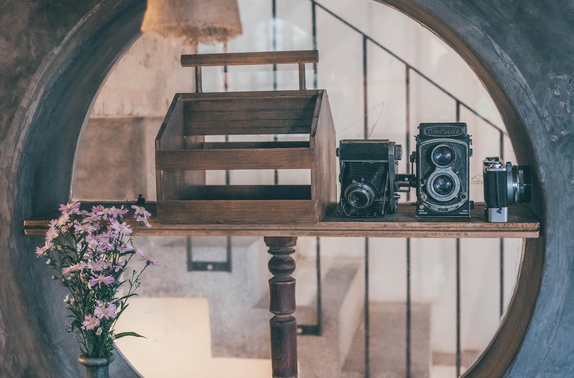 Analog Photo Booth Guide: Everything You Need to Know About Vintage Photo Booths