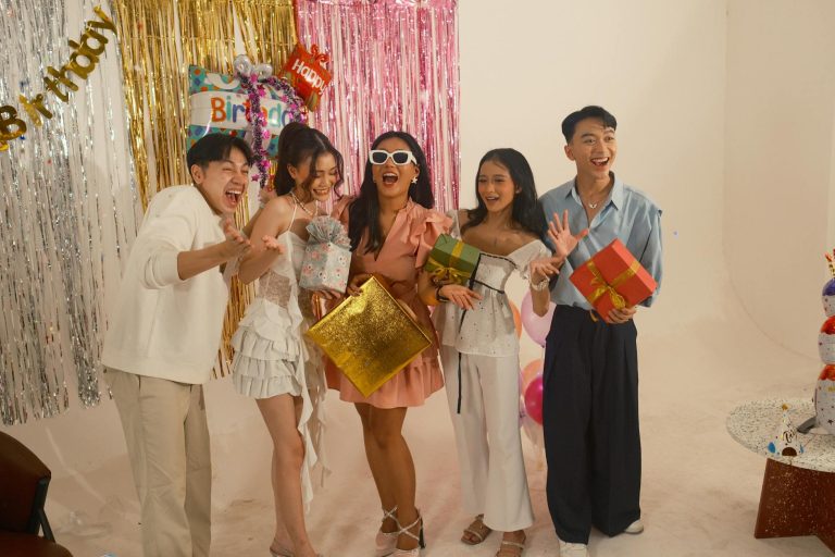 Cute Photo Booth Poses for Every Event in Miami