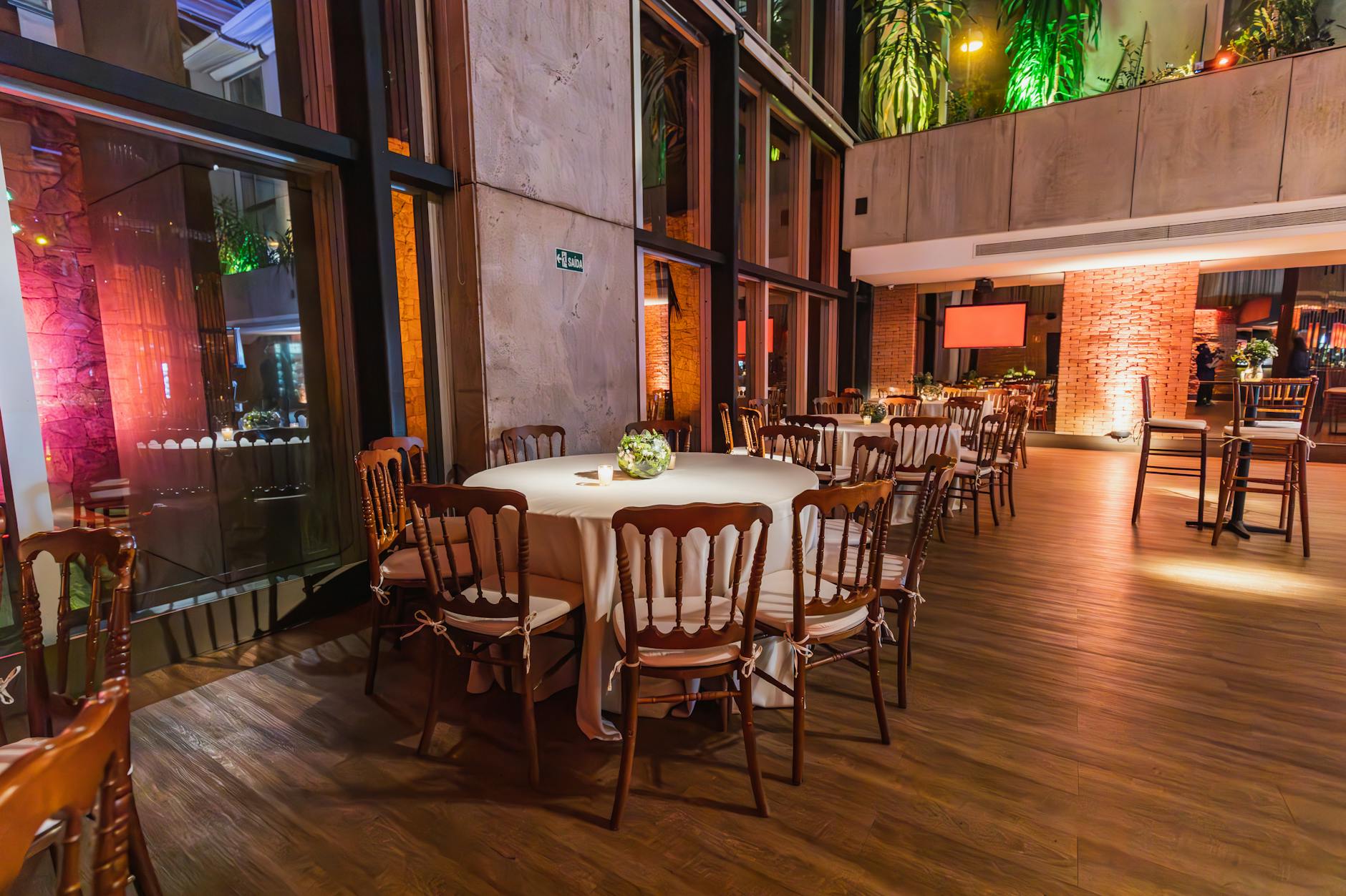 Open-Air Photo Booths in Scottsdale: Why They Beat Traditional Enclosures