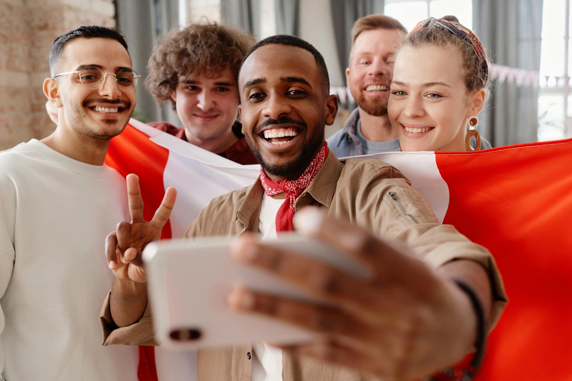 Open-Air vs. Enclosed Photo Booth: Which Setup Is Right for Your Event?