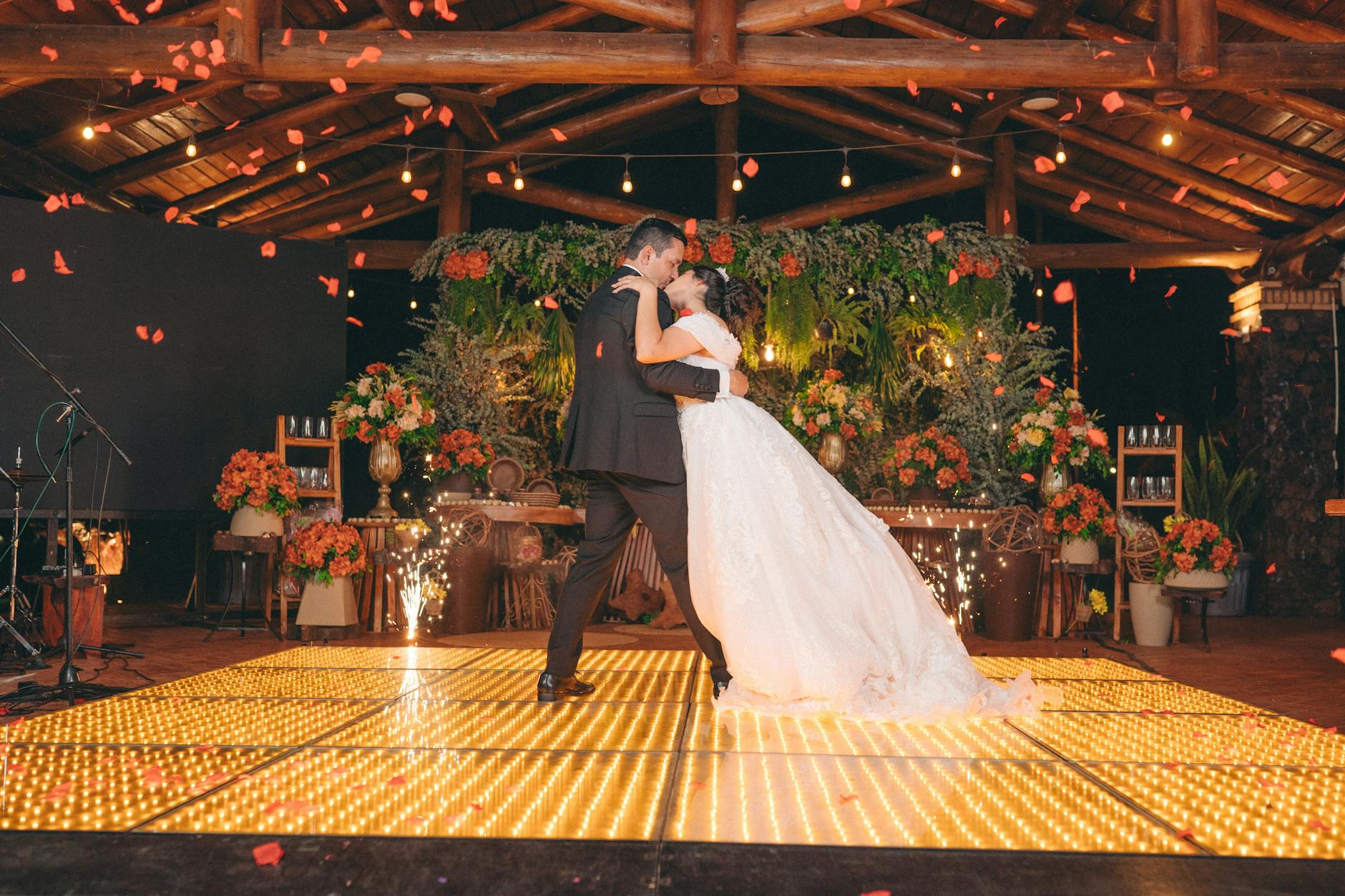 The 11 Types of Wedding Photo Booths: Which Style Is Right for You?