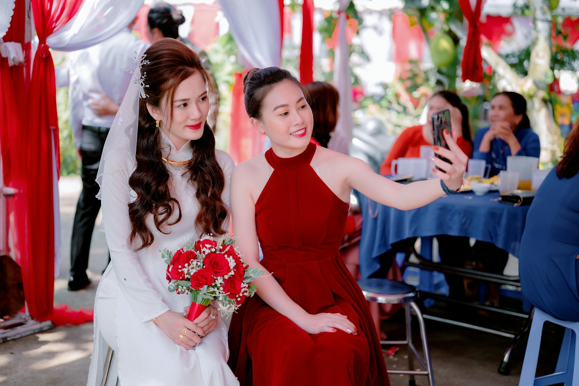 Why Open-Air Photo Booths Beat Traditional Enclosures