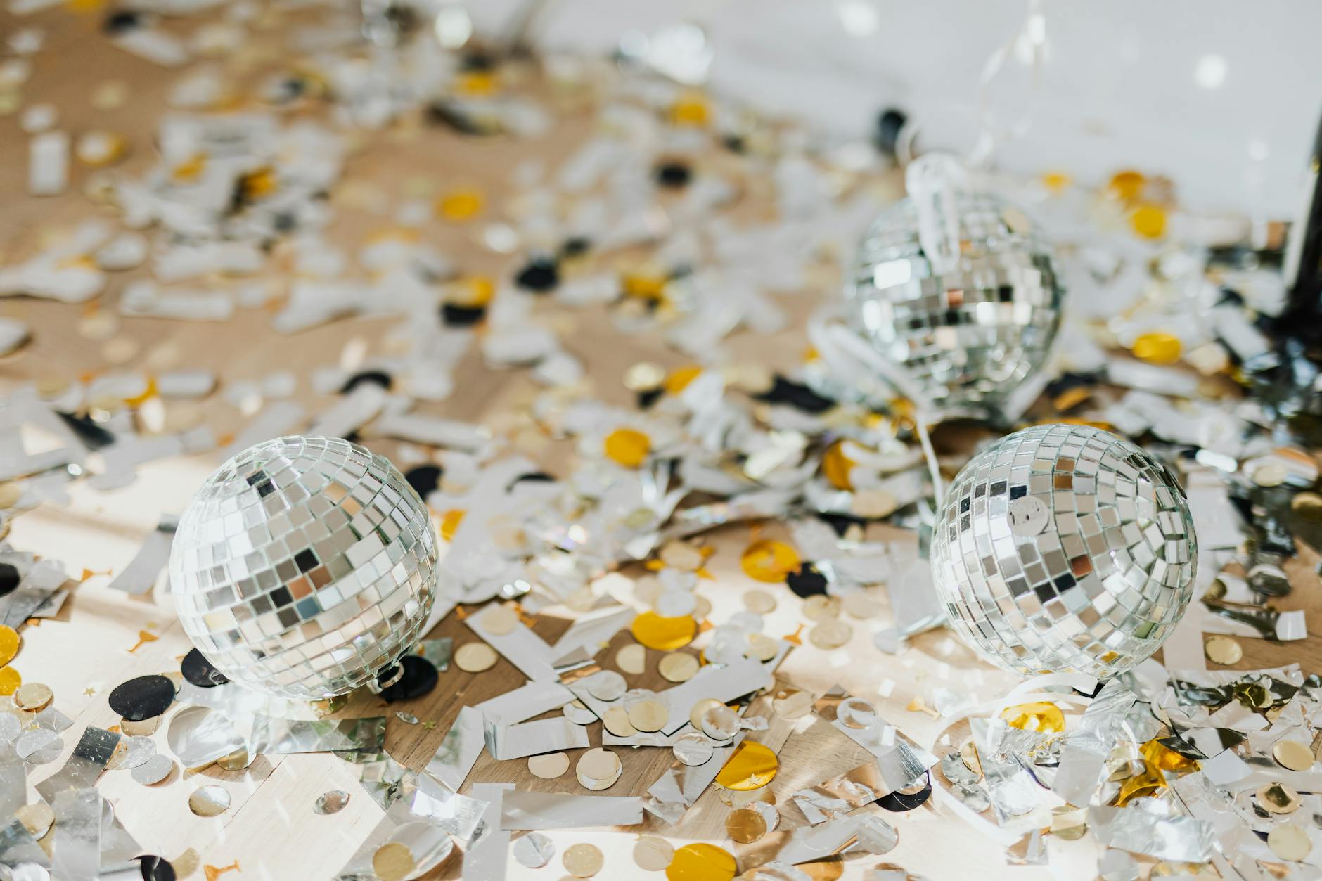 360 Video Booth for Weddings: What to Expect