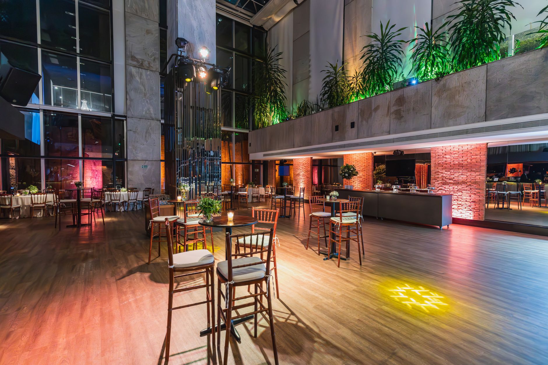 360 Photo Booth vs Traditional Photo Booth in Phoenix: Which Is Right for Your Event?